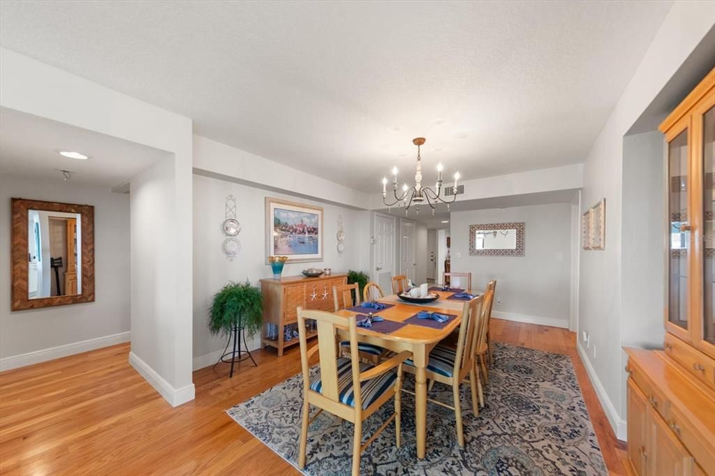 For Sale: $850,000 (2 beds, 3 baths, 2985 Square Feet)
