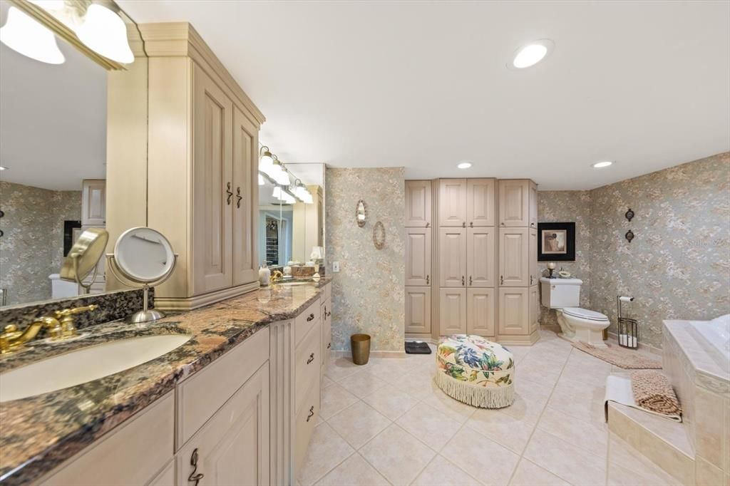 For Sale: $850,000 (2 beds, 3 baths, 2985 Square Feet)