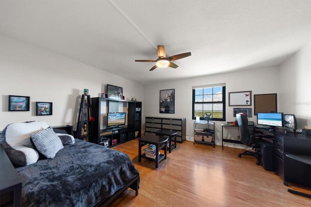 For Sale: $850,000 (2 beds, 3 baths, 2985 Square Feet)