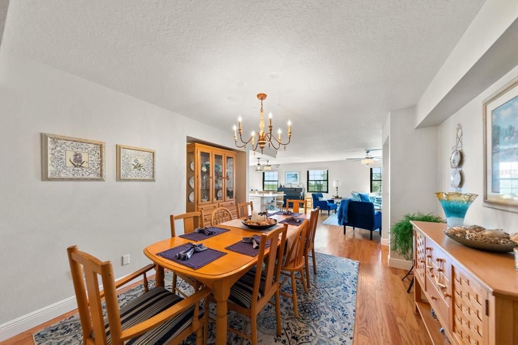 For Sale: $850,000 (2 beds, 3 baths, 2985 Square Feet)