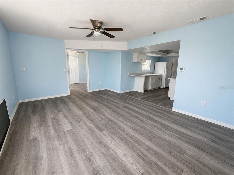 En Venta: $319,900 (5 camas, 3 baños, 2150 Pies cuadrados)