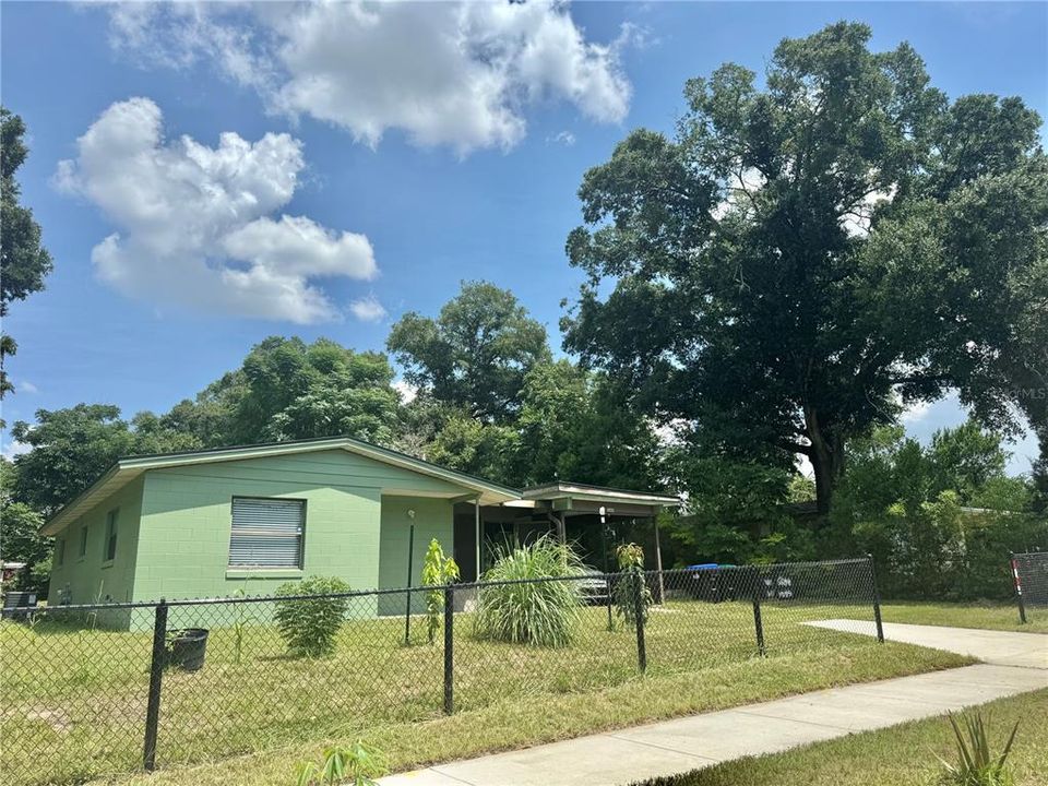 For Sale: $270,000 (3 beds, 2 baths, 1024 Square Feet)