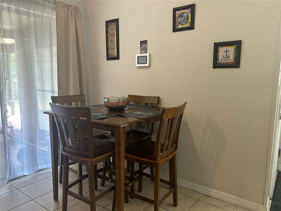 For Sale: $270,000 (3 beds, 2 baths, 1024 Square Feet)