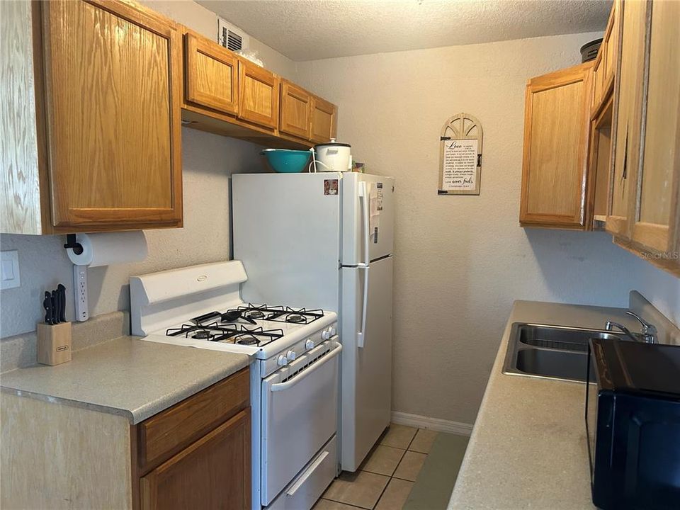 For Sale: $270,000 (3 beds, 2 baths, 1024 Square Feet)