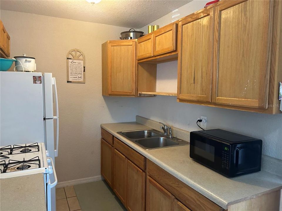 For Sale: $270,000 (3 beds, 2 baths, 1024 Square Feet)