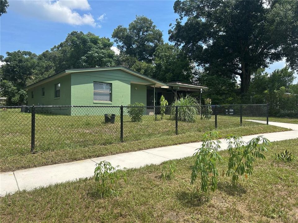 For Sale: $270,000 (3 beds, 2 baths, 1024 Square Feet)
