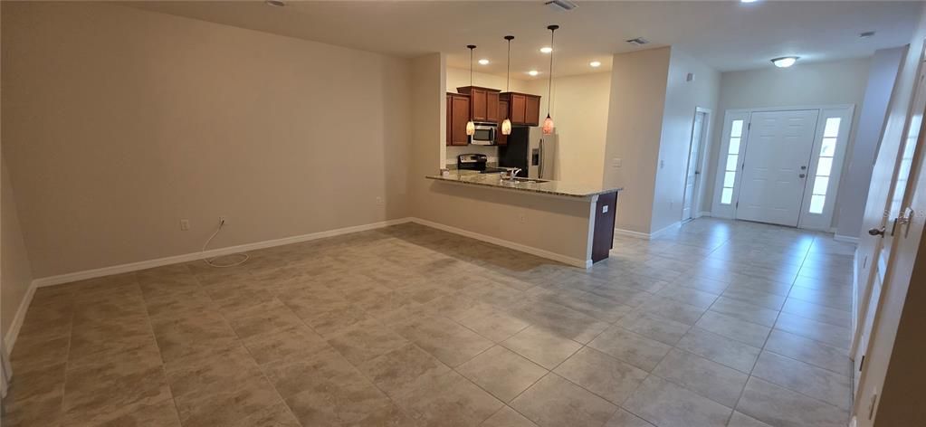 For Rent: $2,200 (3 beds, 2 baths, 1550 Square Feet)