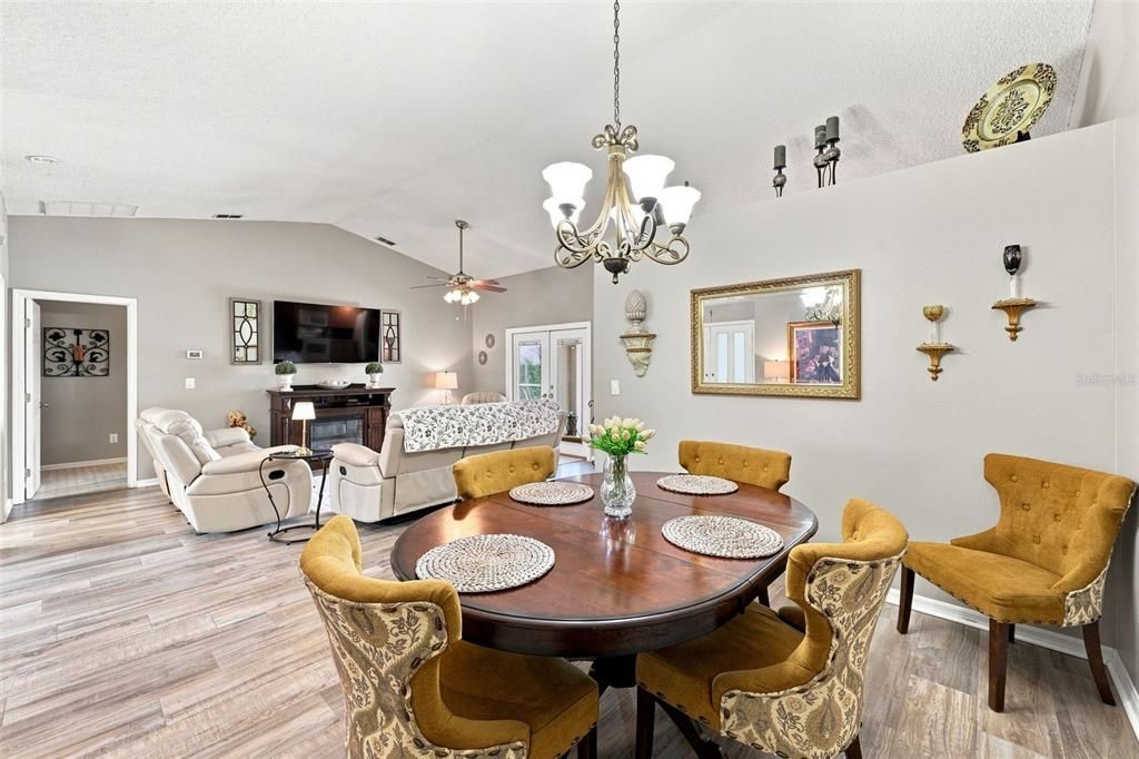En Venta: $389,900 (3 camas, 2 baños, 1623 Pies cuadrados)