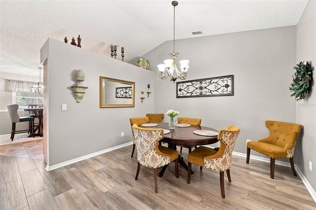 En Venta: $389,900 (3 camas, 2 baños, 1623 Pies cuadrados)