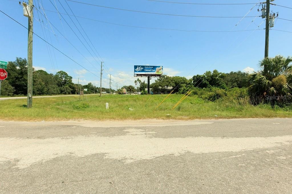 На продажу: $750,000 (1.68 acres)