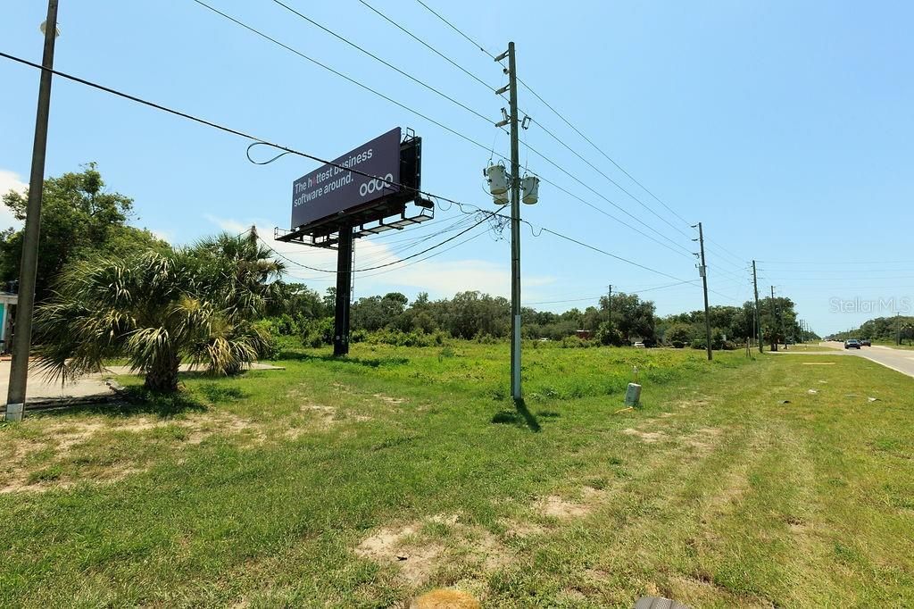 На продажу: $750,000 (1.68 acres)