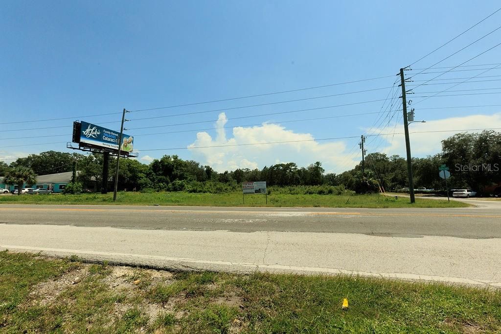 На продажу: $750,000 (1.68 acres)
