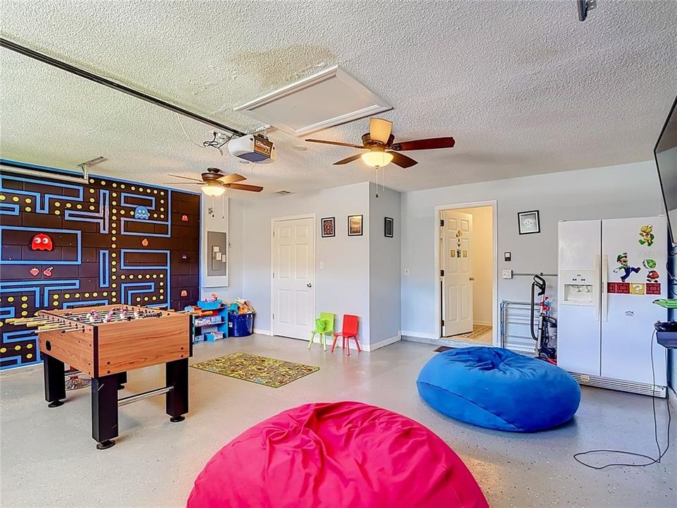 For Sale: $429,000 (3 beds, 3 baths, 2118 Square Feet)