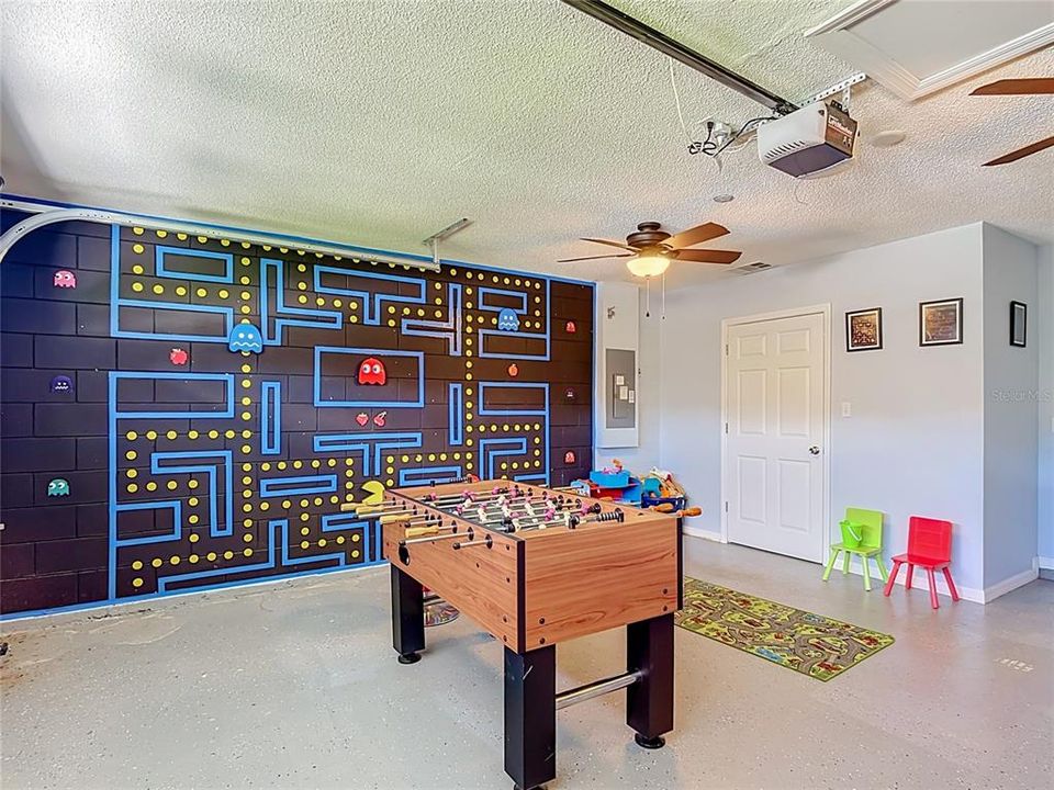 For Sale: $429,000 (3 beds, 3 baths, 2118 Square Feet)