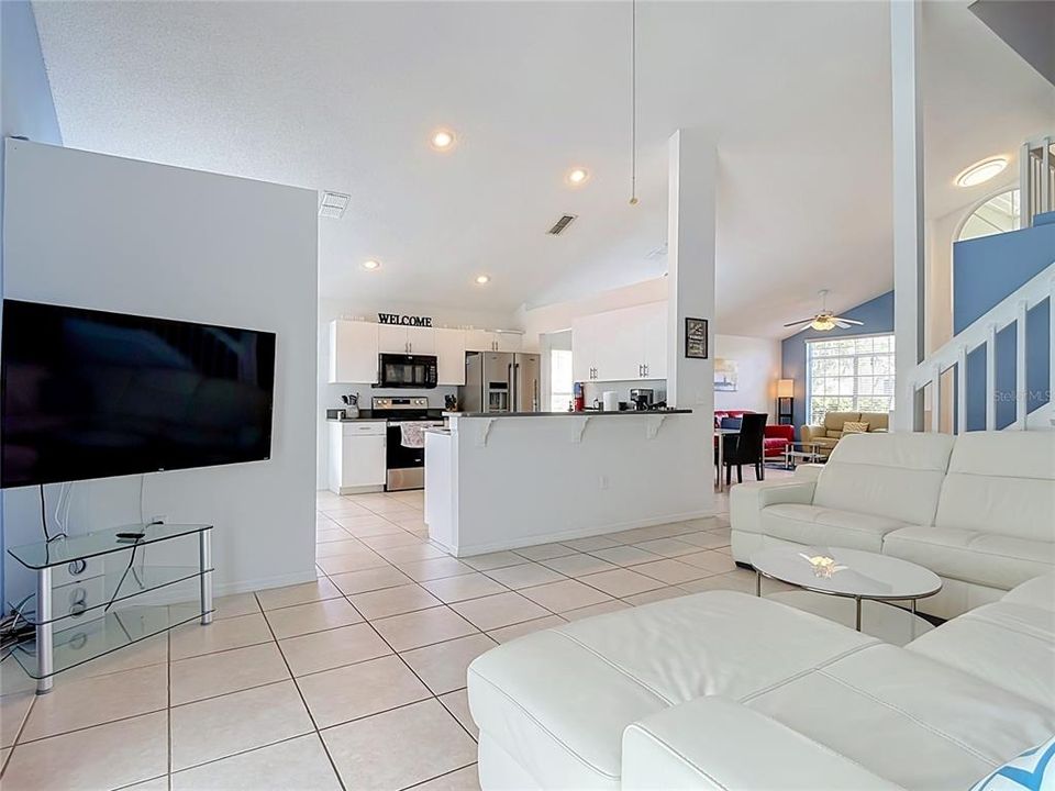 For Sale: $429,000 (3 beds, 3 baths, 2118 Square Feet)