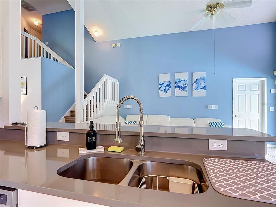 For Sale: $429,000 (3 beds, 3 baths, 2118 Square Feet)
