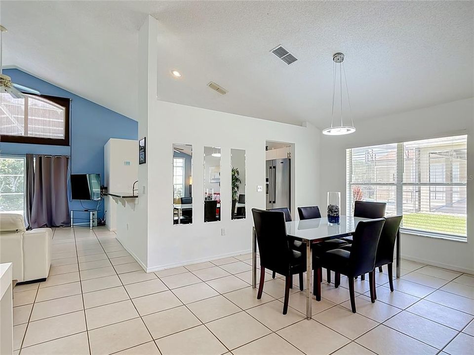 For Sale: $429,000 (3 beds, 3 baths, 2118 Square Feet)