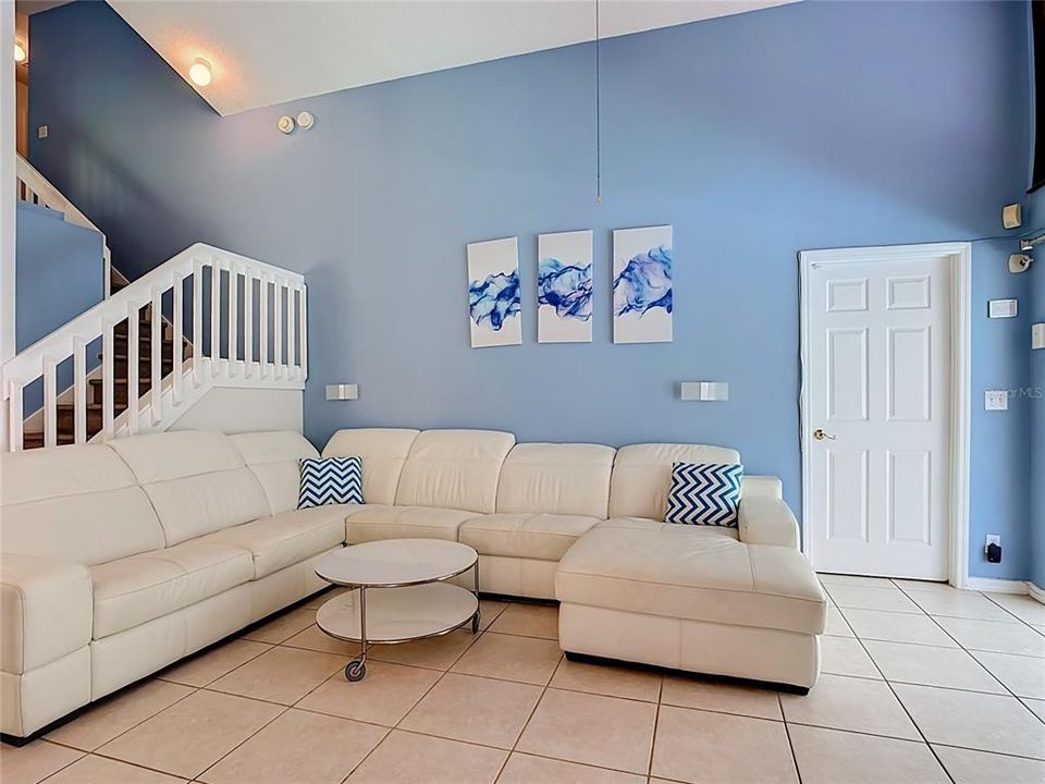 For Sale: $429,000 (3 beds, 3 baths, 2118 Square Feet)