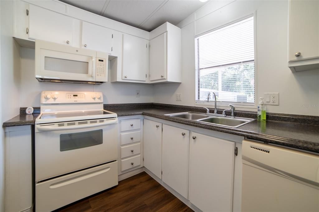 For Rent: $1,695 (2 beds, 2 baths, 937 Square Feet)