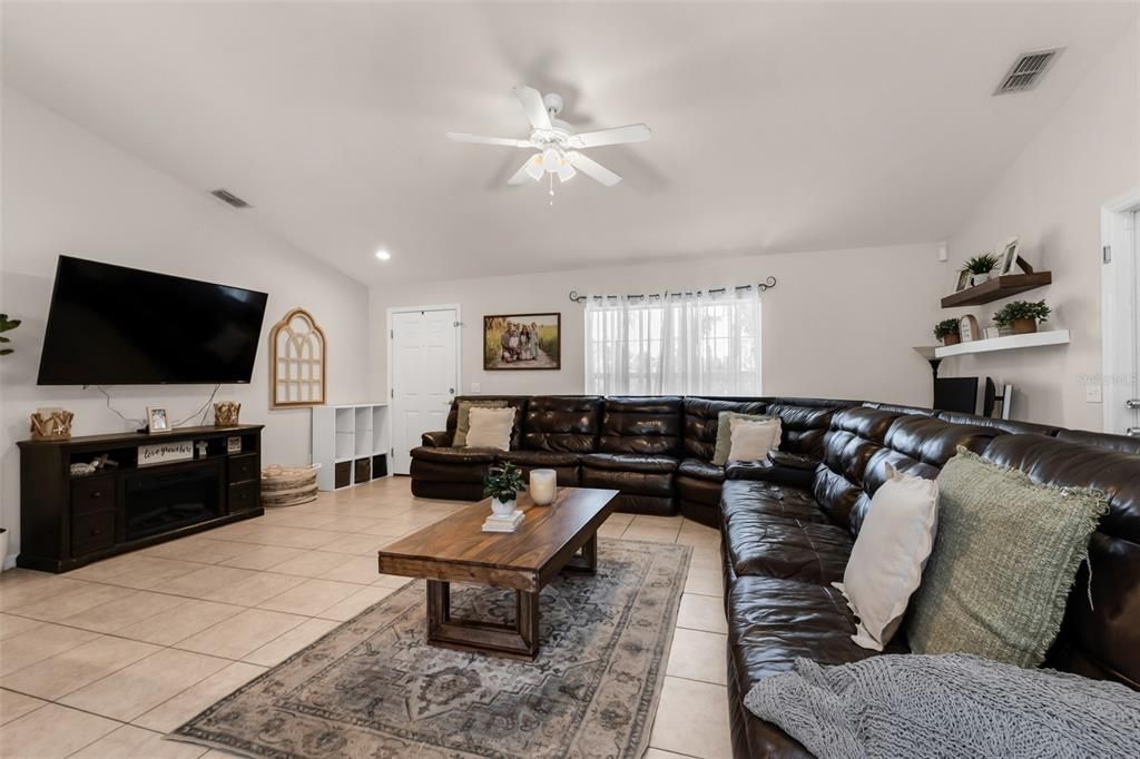 For Sale: $310,000 (3 beds, 2 baths, 1608 Square Feet)