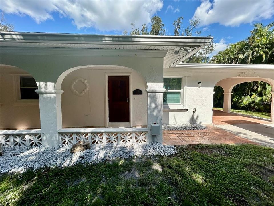 For Rent: $1,700 (2 beds, 1 baths, 1241 Square Feet)