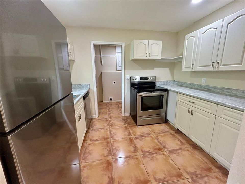 For Rent: $1,700 (2 beds, 1 baths, 1241 Square Feet)