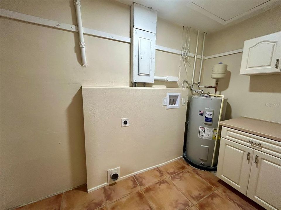 For Rent: $1,700 (2 beds, 1 baths, 1241 Square Feet)