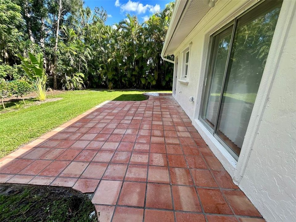 For Rent: $1,700 (2 beds, 1 baths, 1241 Square Feet)