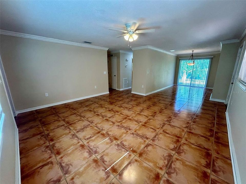 For Rent: $1,700 (2 beds, 1 baths, 1241 Square Feet)