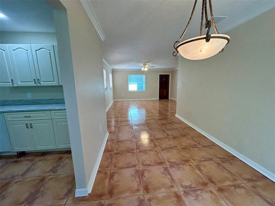 For Rent: $1,700 (2 beds, 1 baths, 1241 Square Feet)