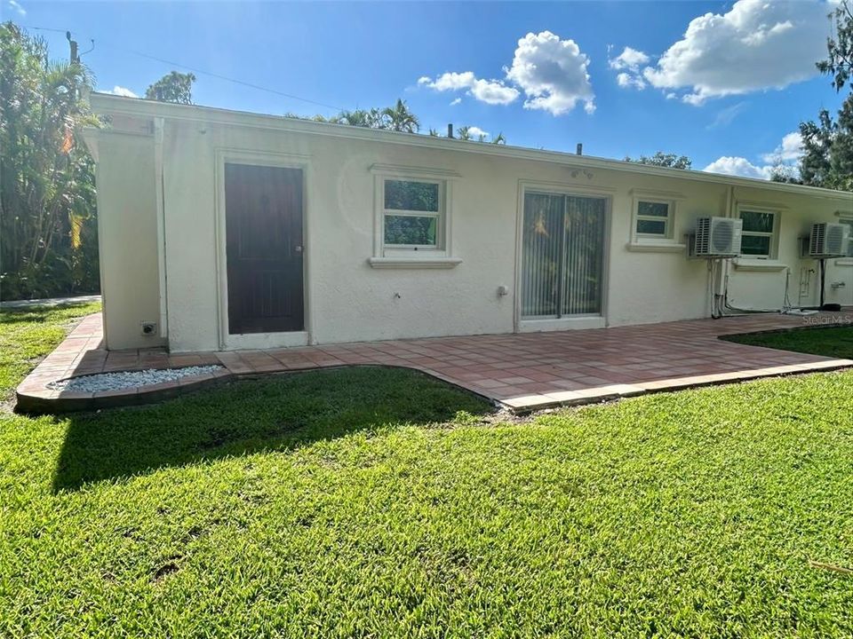 For Rent: $1,700 (2 beds, 1 baths, 1241 Square Feet)