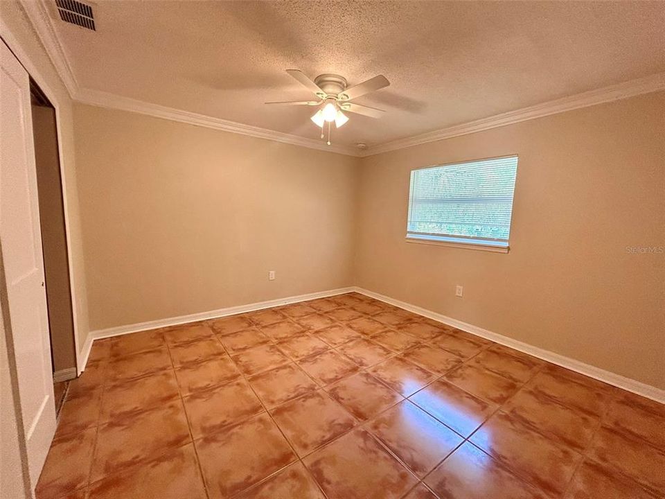 For Rent: $1,700 (2 beds, 1 baths, 1241 Square Feet)