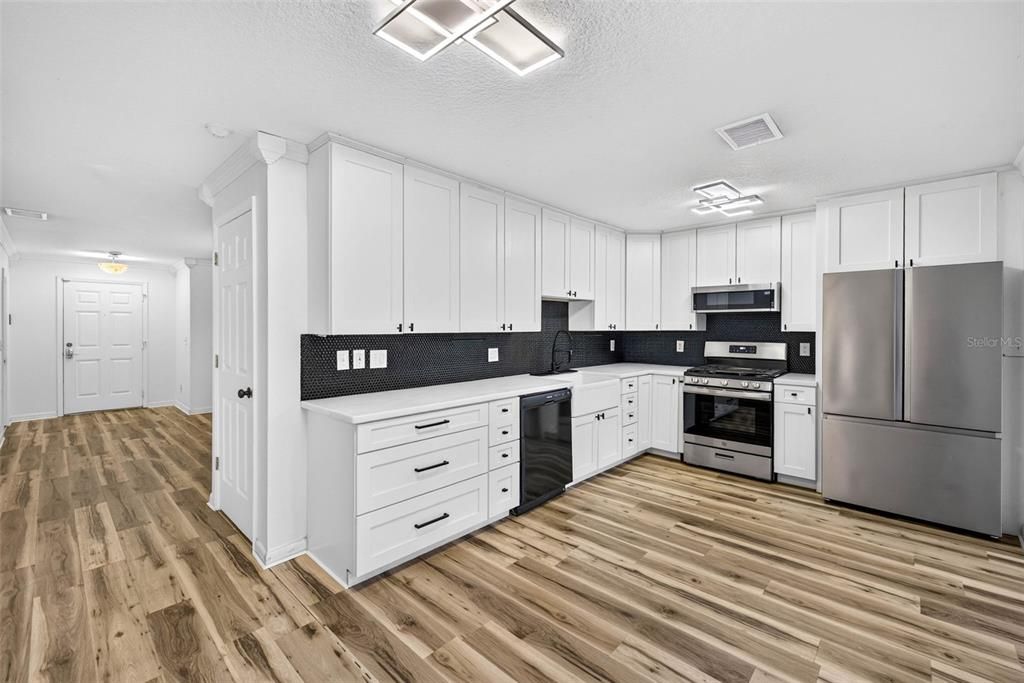 For Sale: $325,000 (4 beds, 2 baths, 1390 Square Feet)