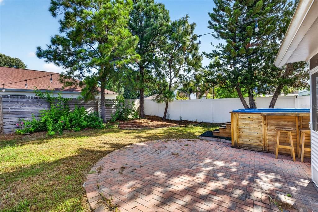 For Sale: $325,000 (4 beds, 2 baths, 1390 Square Feet)