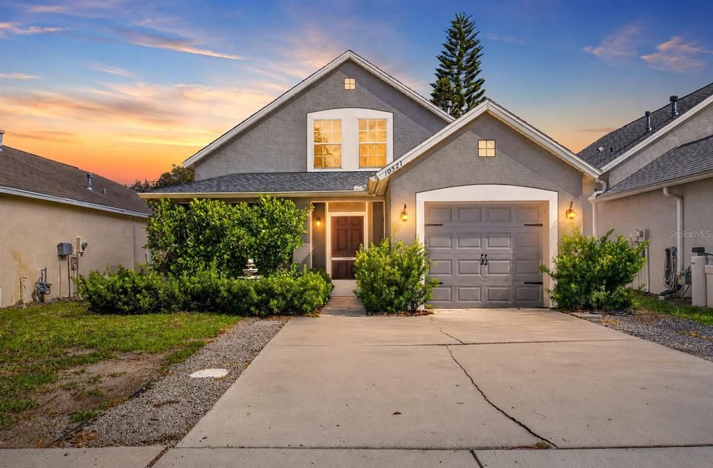 For Sale: $325,000 (4 beds, 2 baths, 1390 Square Feet)