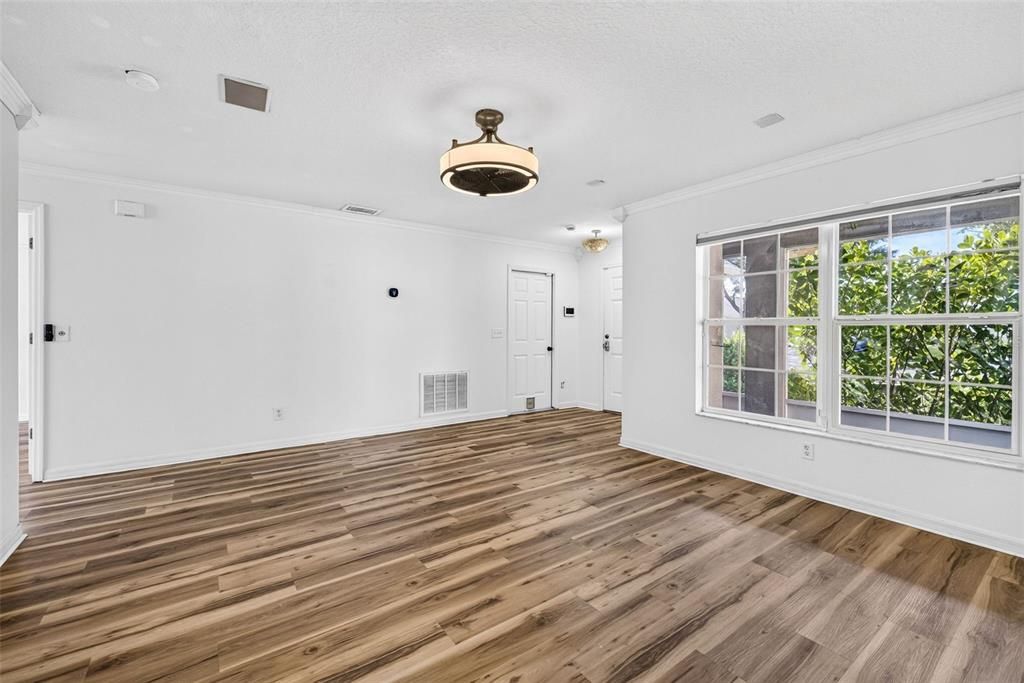 For Sale: $325,000 (4 beds, 2 baths, 1390 Square Feet)