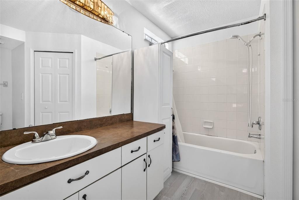 For Sale: $325,000 (4 beds, 2 baths, 1390 Square Feet)