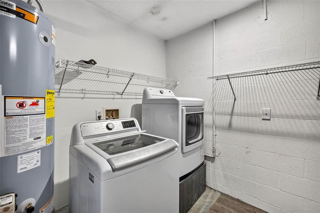 For Sale: $325,000 (4 beds, 2 baths, 1390 Square Feet)