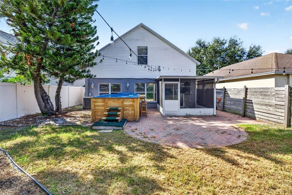 For Sale: $325,000 (4 beds, 2 baths, 1390 Square Feet)