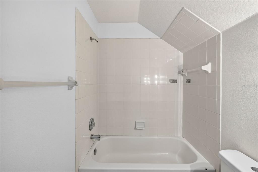 For Sale: $325,000 (4 beds, 2 baths, 1390 Square Feet)
