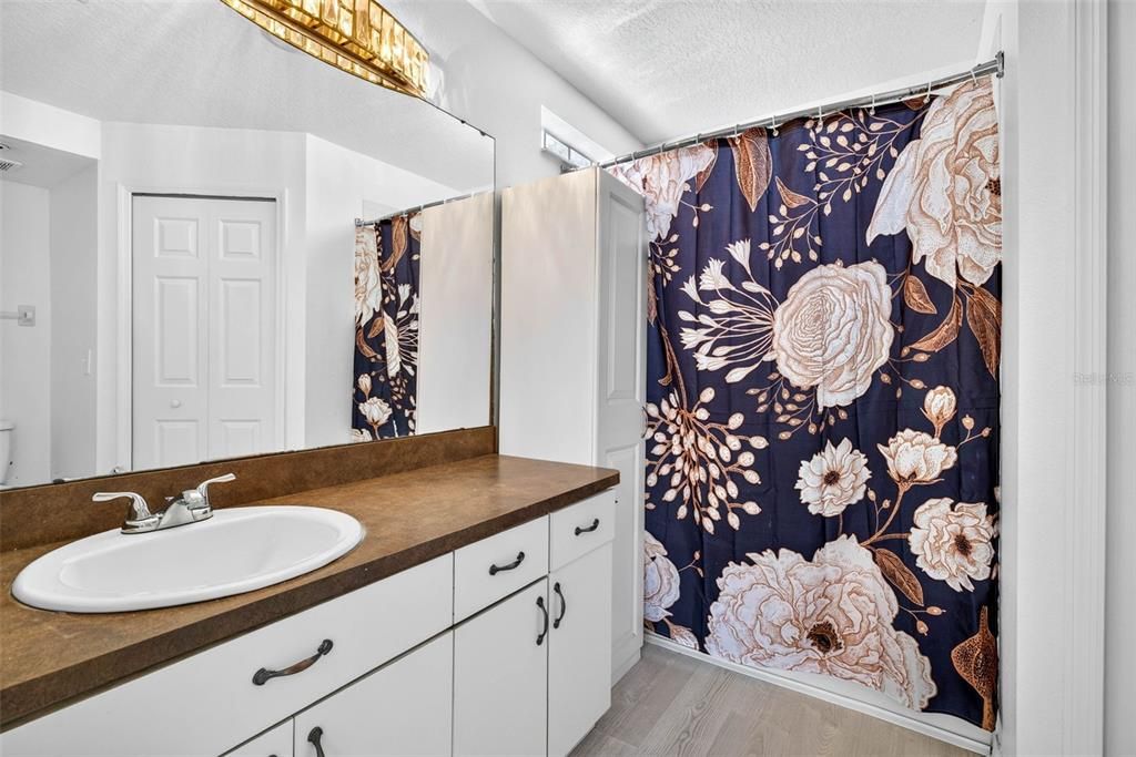 For Sale: $325,000 (4 beds, 2 baths, 1390 Square Feet)