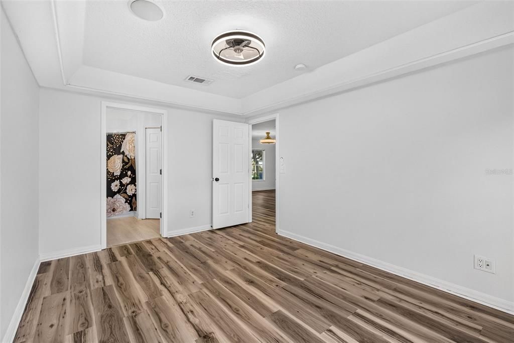 For Sale: $325,000 (4 beds, 2 baths, 1390 Square Feet)