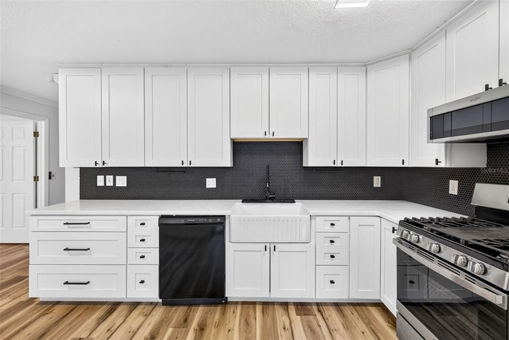 For Sale: $325,000 (4 beds, 2 baths, 1390 Square Feet)