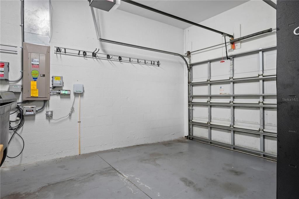 Active With Contract: $469,900 (3 beds, 2 baths, 2032 Square Feet)