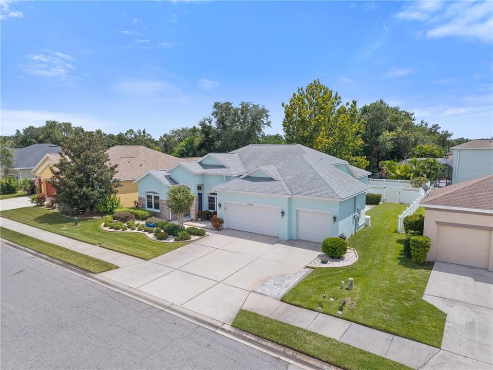 Active With Contract: $469,900 (3 beds, 2 baths, 2032 Square Feet)