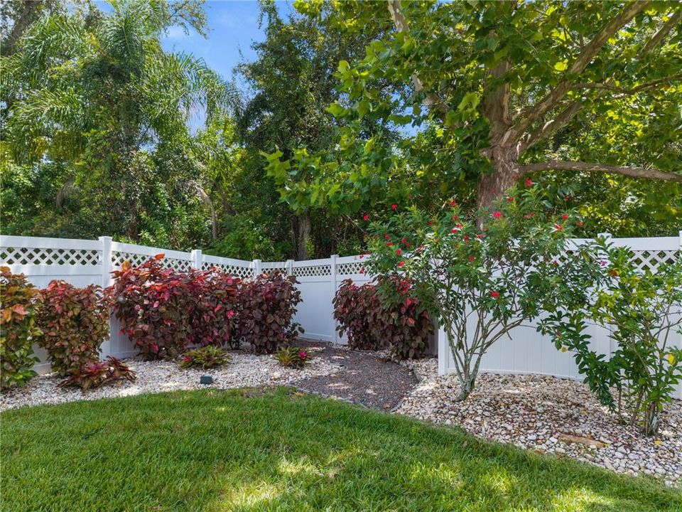 Active With Contract: $469,900 (3 beds, 2 baths, 2032 Square Feet)