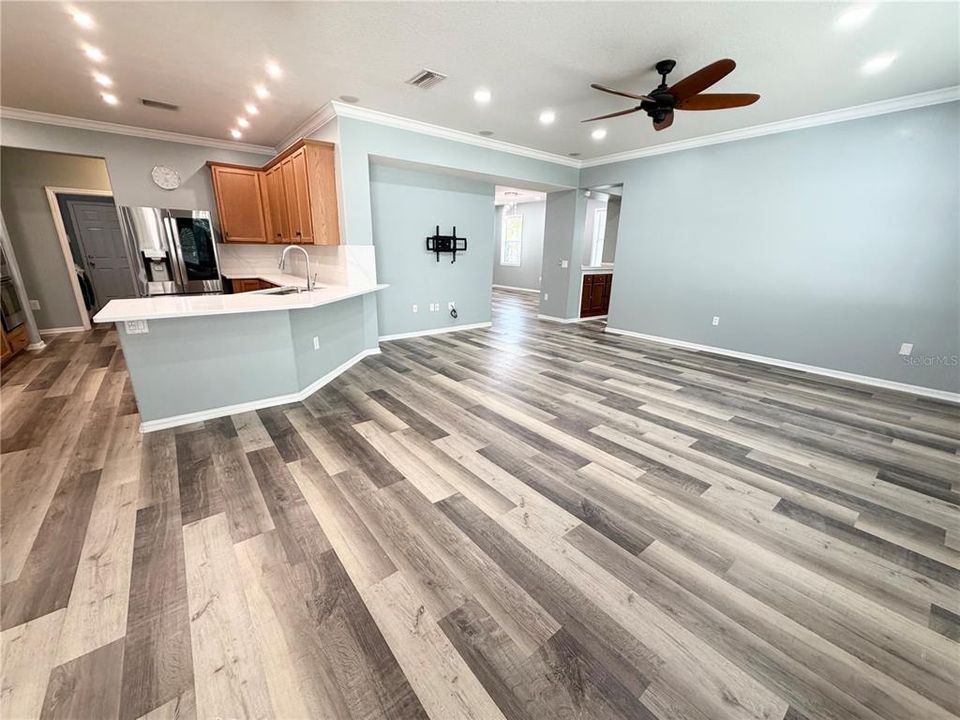 For Rent: $3,000 (4 beds, 2 baths, 3534 Square Feet)