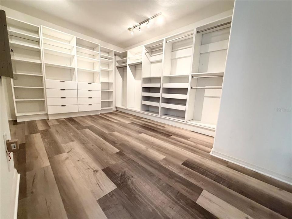 For Rent: $3,000 (4 beds, 2 baths, 3534 Square Feet)