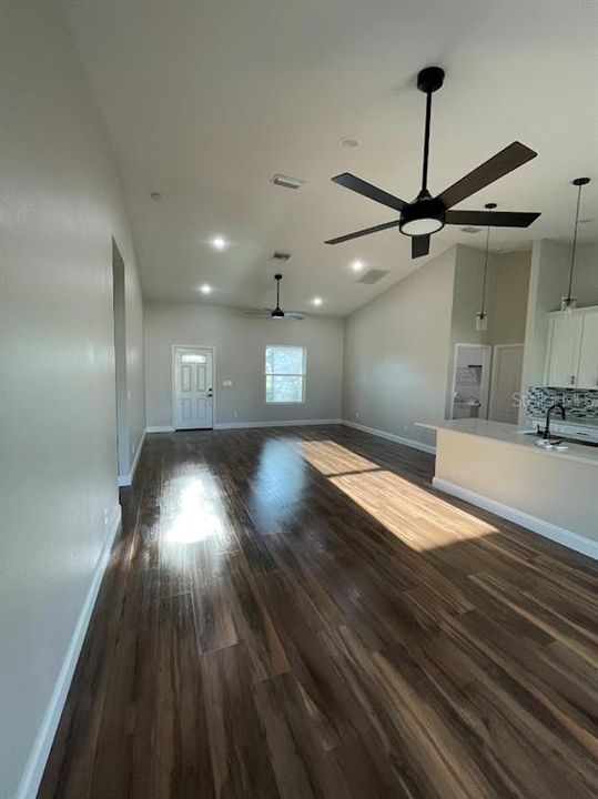 For Rent: $1,950 (3 beds, 2 baths, 1567 Square Feet)