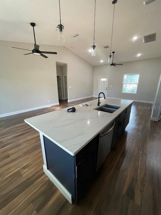For Rent: $1,950 (3 beds, 2 baths, 1567 Square Feet)